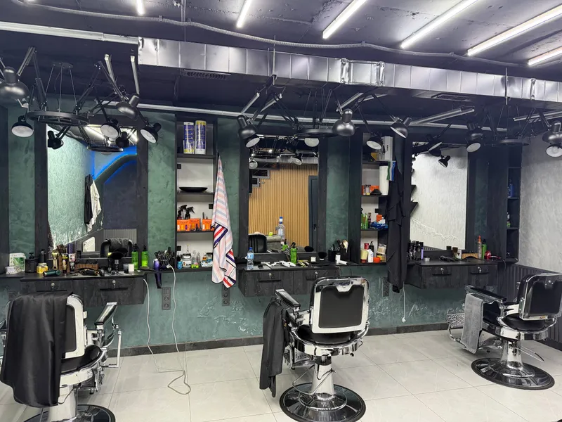 Barbershopga 3 ta parikmaxer kerak