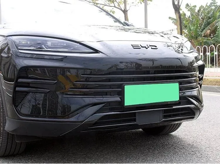 Комплект накладок на бампер Black Piano для BYD Champion DM-i / EV 4 Комплект накладок на бампер Black Piano для BYD Champion DM-i / EV 4
