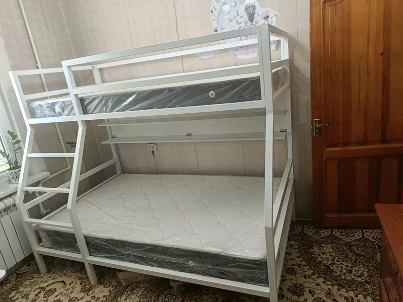 Двухъярусная кровать с матрасами срочно 3