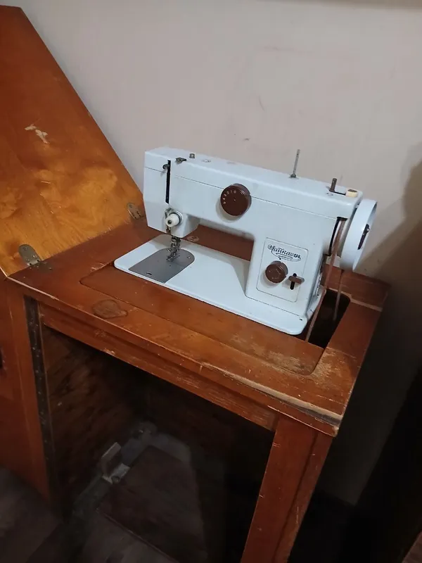 Швейная машинка ножная, Чайка. Продам за 1000000 с — фото 1