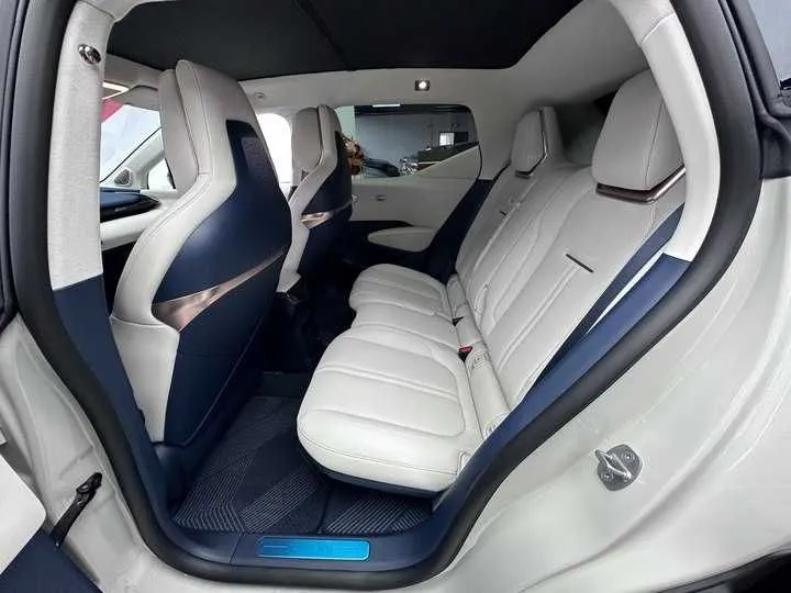 ZEEKR X MAX 4 SEATS naxt va xalol — фото 2