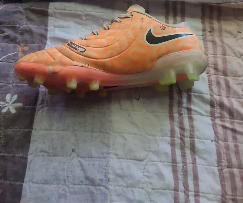 Keng oyoq panjasi uchun Nike Tiempo butsalar, 39 o‘lcham 4