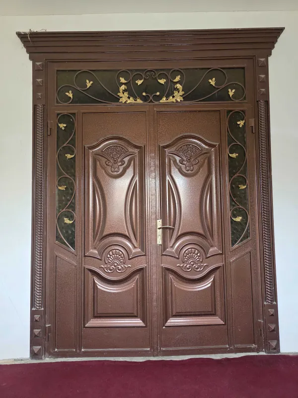 Temir eshik yangi sotiladi