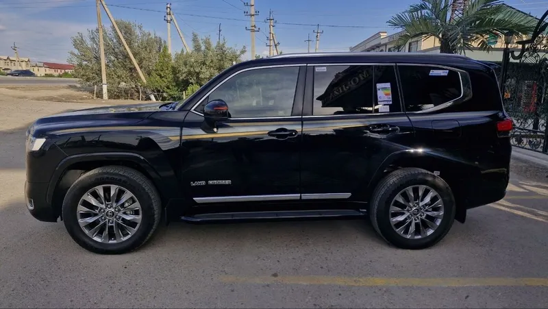 Toyota Land Cruiser 300 VXGR 2022 yil японка матор 35 турбина фул паз — фото 3