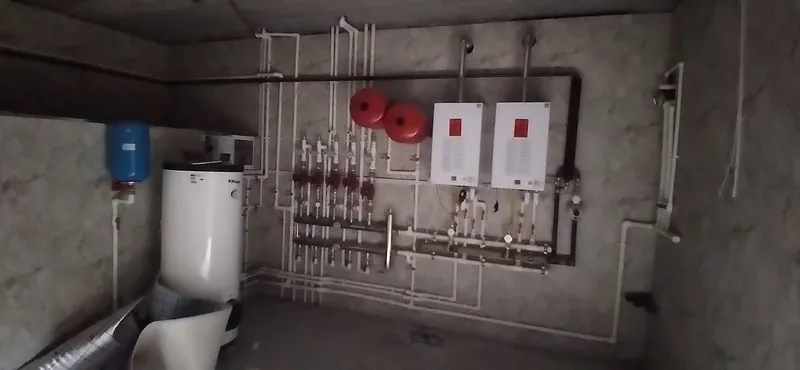 Продам Евродом улЧинабад 3уровня 6,5соток 6комнат 10