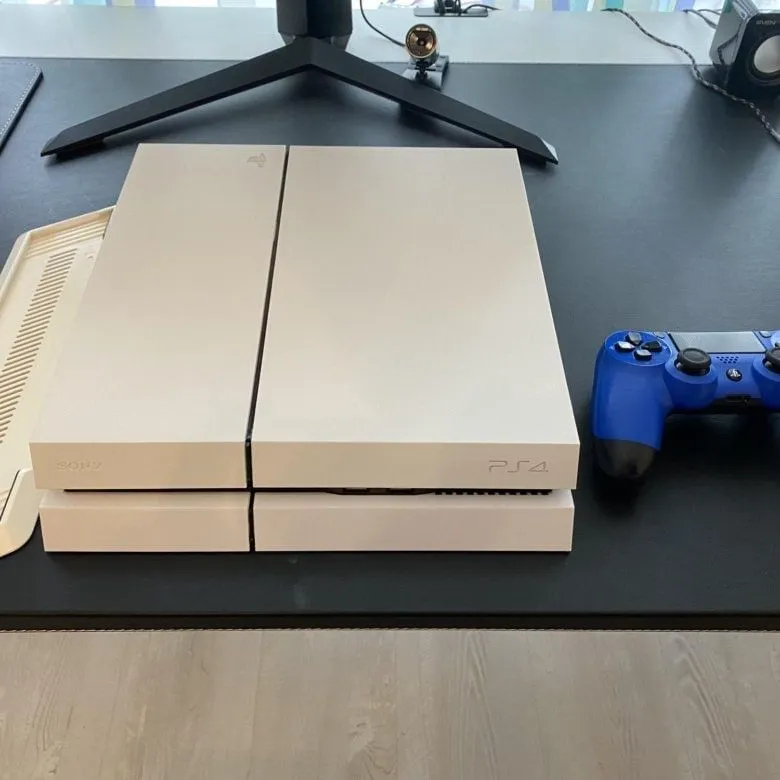 PlayStation 4 Slim 500GB (White) PlayStation 4 Slim 500GB (White)