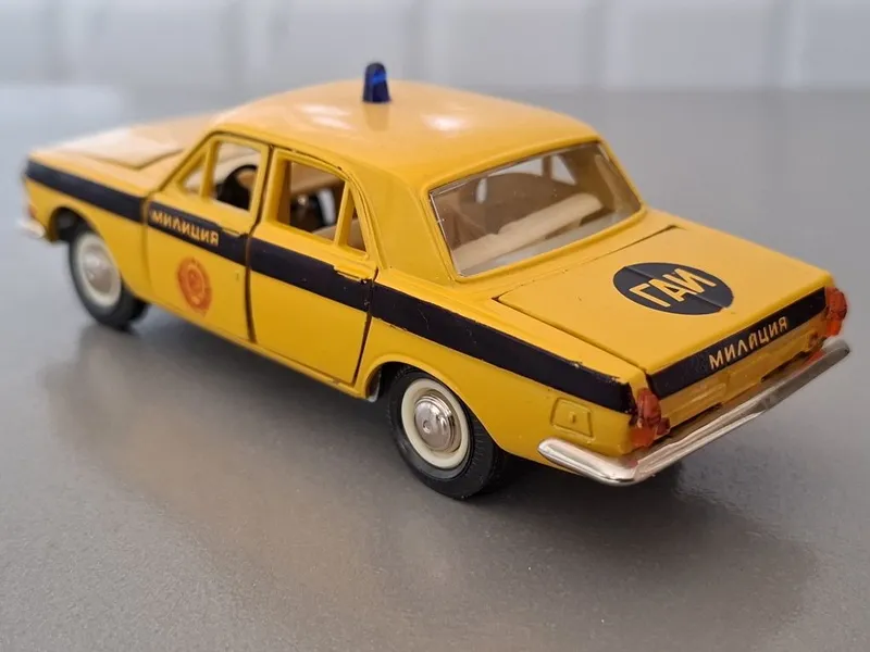 Коллекционная модель Волга ГАЗ 2401 А26, масштаб 1:43 — фото 2
