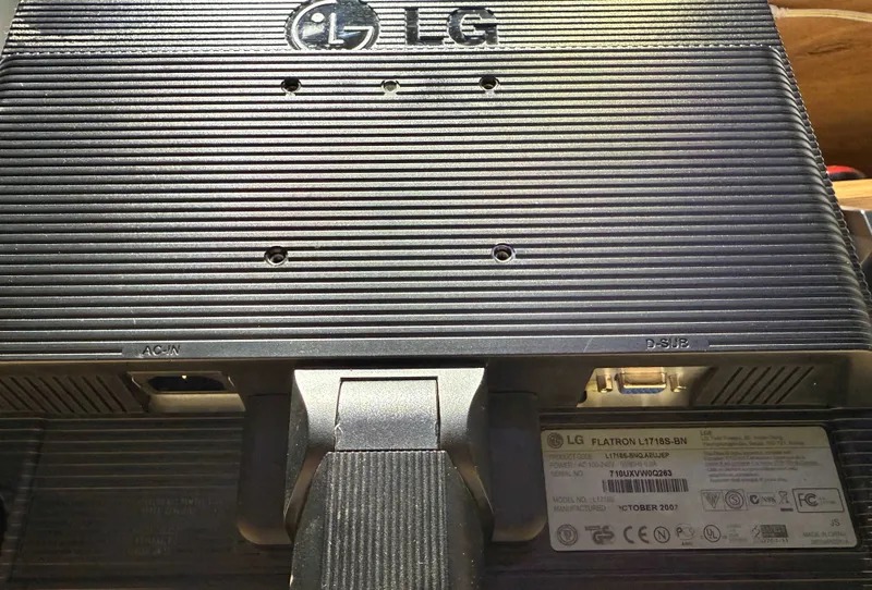 Мониторы 17'' Samsung SM 172x, LG L1718S — фото 4