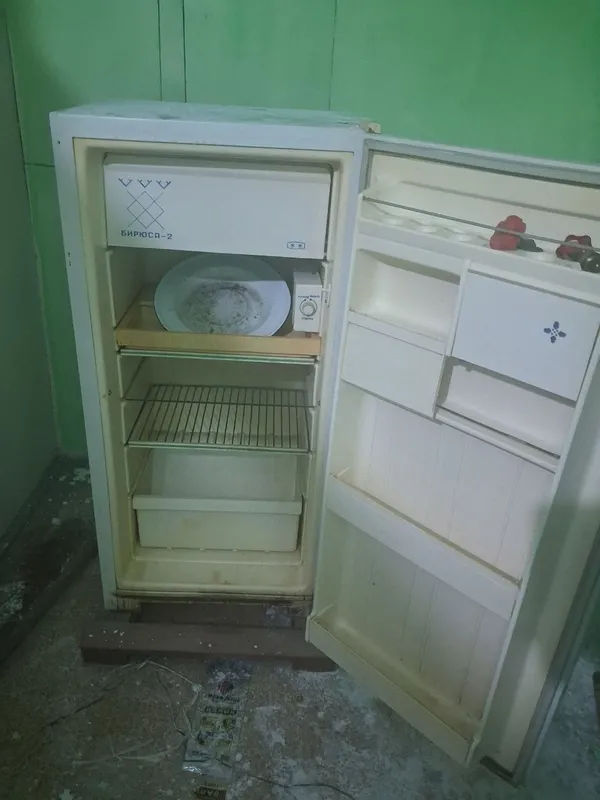 Бирюса холодильник сотилади уста курмаган,чиримаган,матор узиники радн
