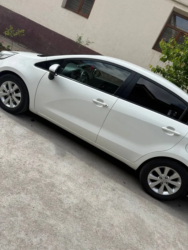Kia rio 2013 sotiladi 5 Kia rio 2013 sotiladi 5