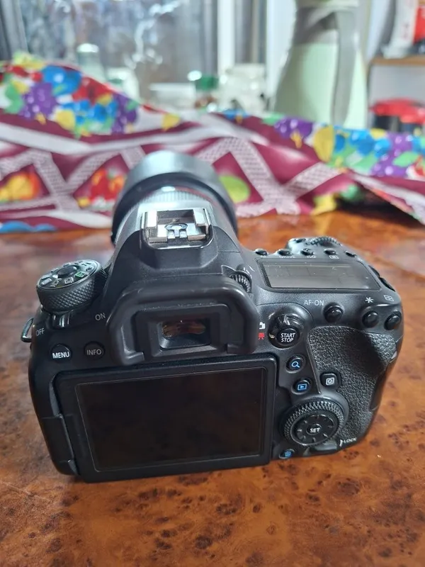 Canon eos 6D mark 2 sotiladi