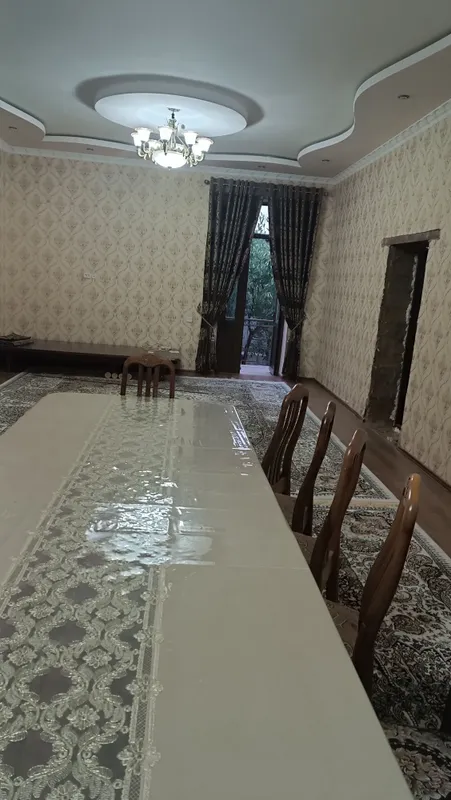 1 стол. 10 стульев. 6