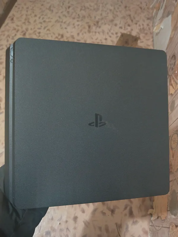 PlayStation 4 Slim 3