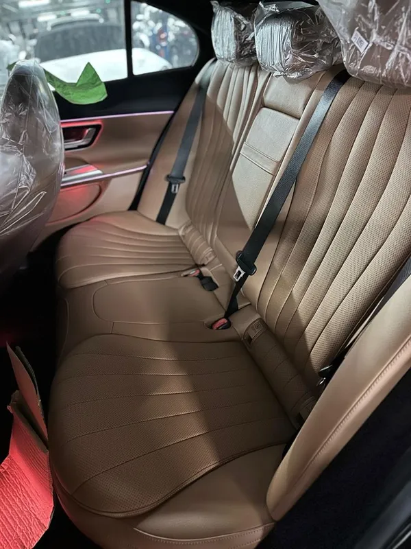 MERCEDES E300 AMG LINE 4Matic 140 anniversary — фото 5