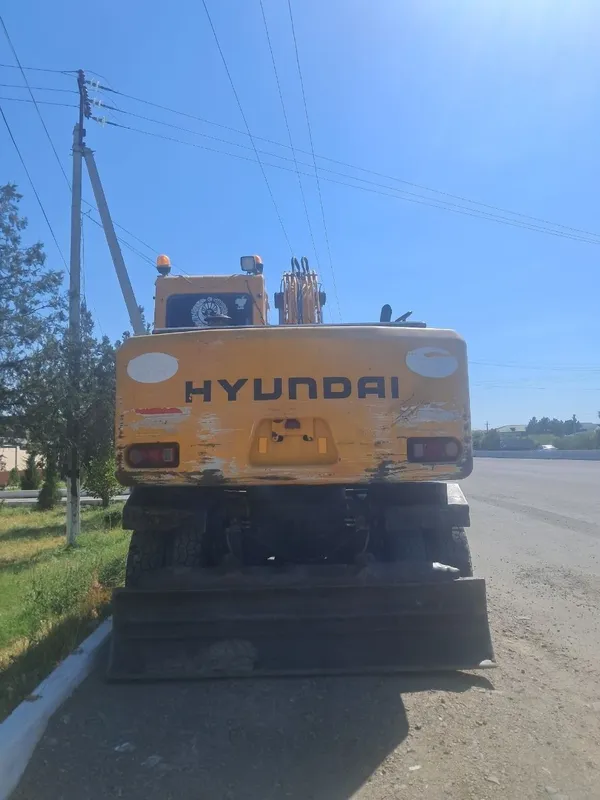 Hyundai Robex 1400W-7 g‘ildirakli ekskavatori. 4 Hyundai Robex 1400W-7 g‘ildirakli ekskavatori. 4