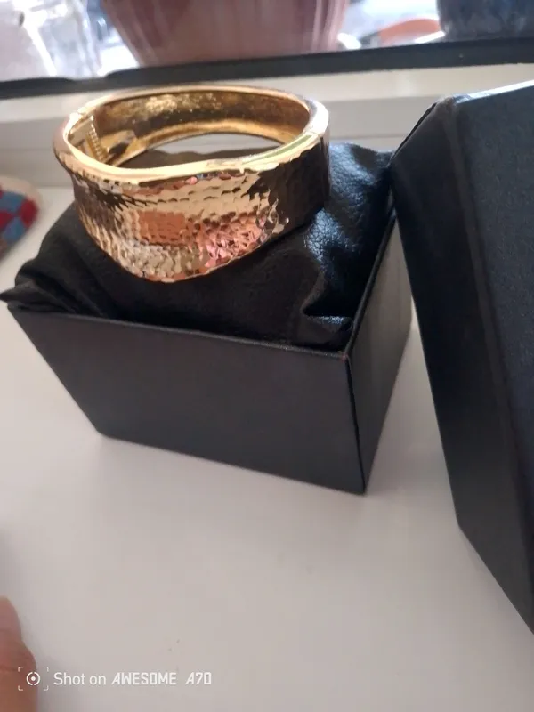 Tilla bilan birga bir ishlangan bijuteriyalar — фото 1
