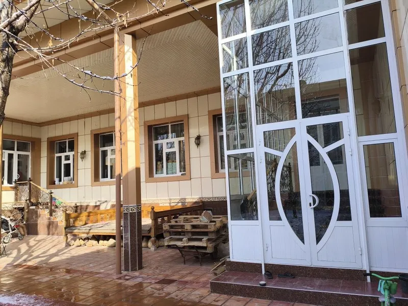 Котта Иттифокда 10 сотихли Икки этажли участка сотилади.12 та хона. Котта Иттифокда 10 сотихли Икки этажли участка сотилади.12 та хона.
