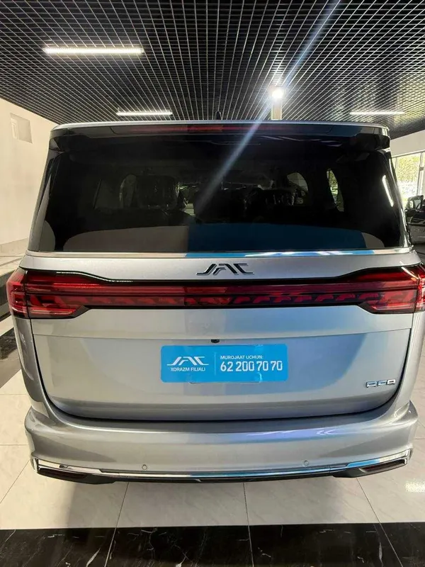 Yangi JAC RF8 — Premium minivenning yangi darajasi 9