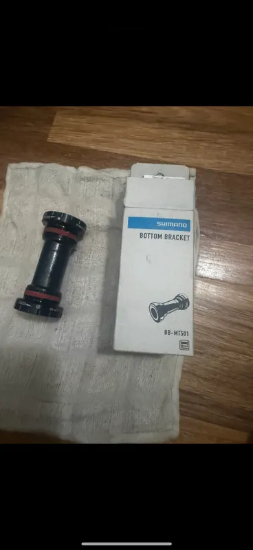 Каретка Shimano BB-MT501, хорошее состояние