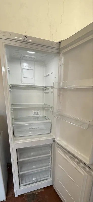 Продается холодильник Indesit No Frost 330л /185см — фото 1