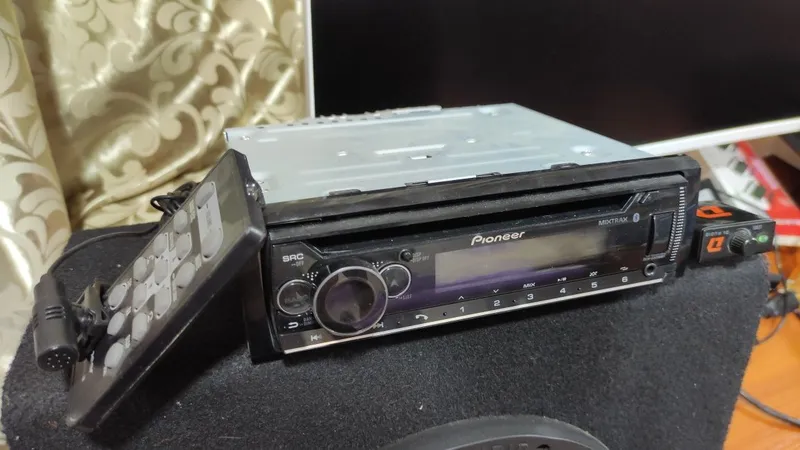 Pioneer DEH-S5250BT