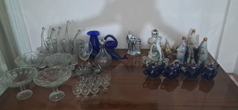 Eski idishlar sotiladi narxi kelishiladi manzil Yangihayot Choshtepa