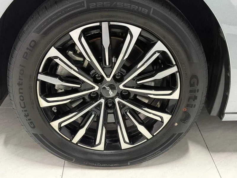 Yangi JAC RF8 — Premium minivenning yangi darajasi 8