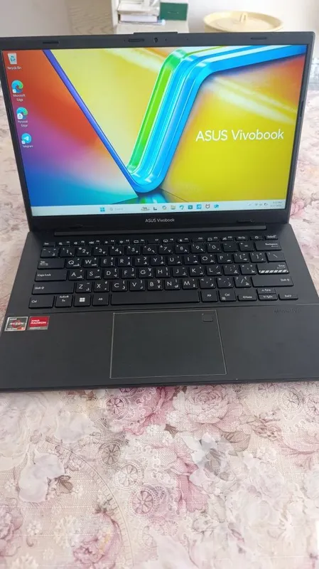 ASUS vivobook Noutbook