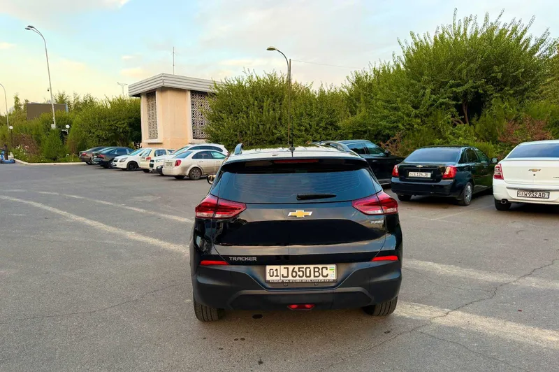 Chevrolet Tracker 2 LS 2023 | Чёрный 5 Chevrolet Tracker 2 LS 2023 | Чёрный 5