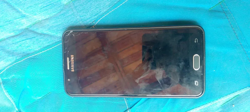 Samsung j7 aybi yoʻq kamibor
