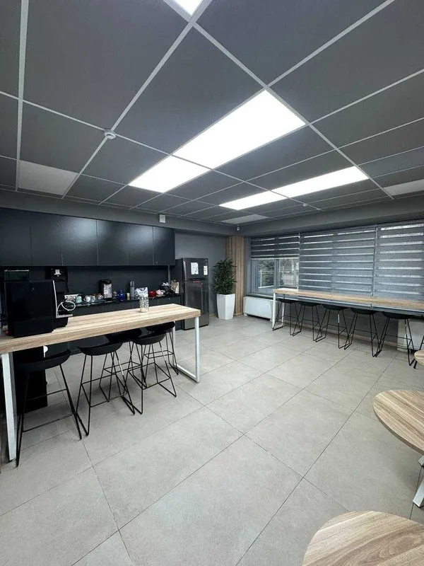 Корпоративное офисное здание 3 702 м² возле метро Бадамзар 6