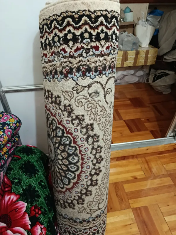 1.50 × 1.80 o‘lchamdagi gilam 800.000 ming so‘mga sotiladi. 1.50 × 1.80 o‘lchamdagi gilam 800.000 ming so‘mga sotiladi.