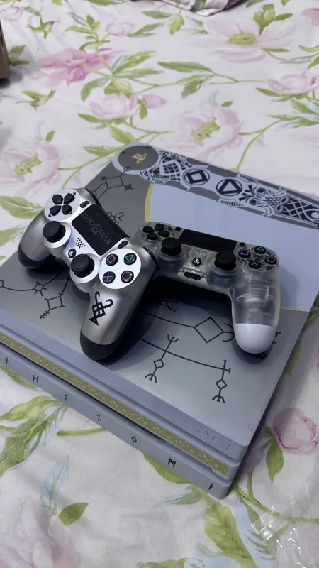 PlayStation 4 Pro 1TB 3