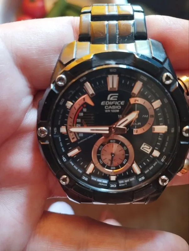 Casio Edifice EFR-559DC-1A с хронографом.