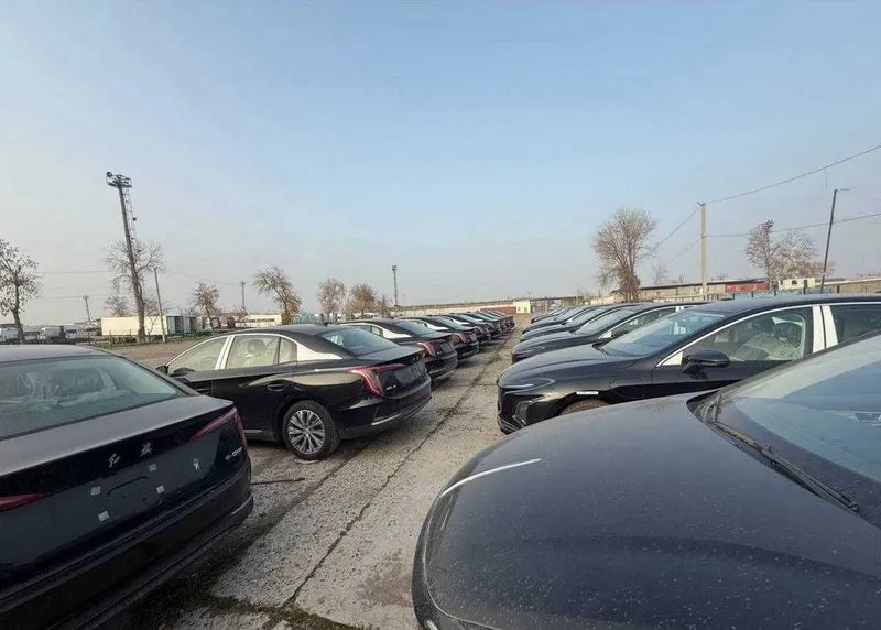 Hongqi eqm5 2025yil 560km