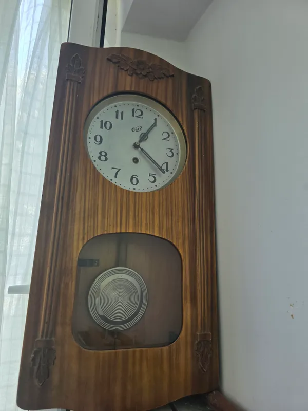 Sovet davridagi vintaj soatlarni sotaman. Raqamga qo‘ng‘iroq qiling 1