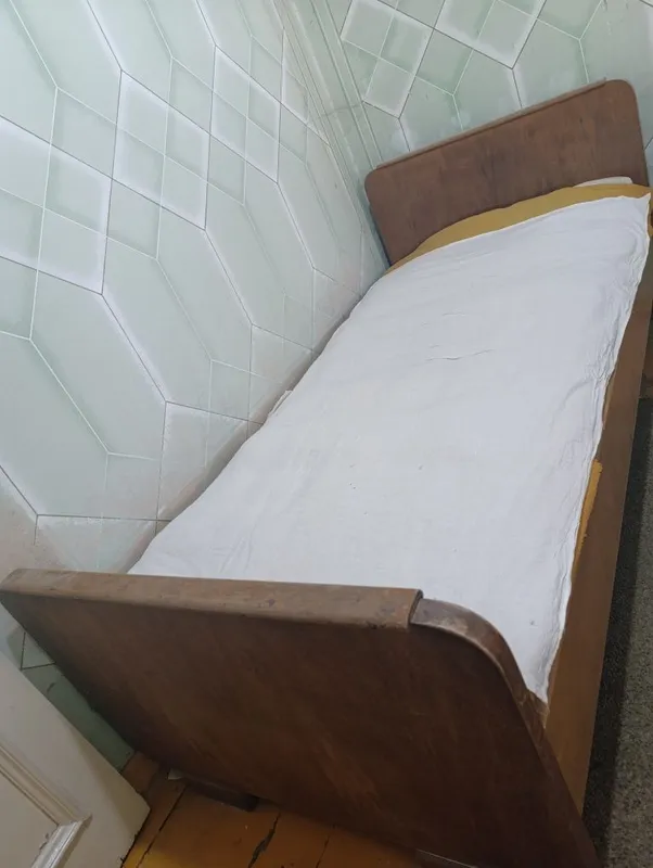 Срочно!!!Продам старинную дубовую кровать в хорошем состоянии — фото 1