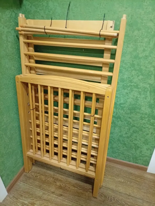 Продаю детскую,деревянную,импортную кроватку с ортопедическим матрасом