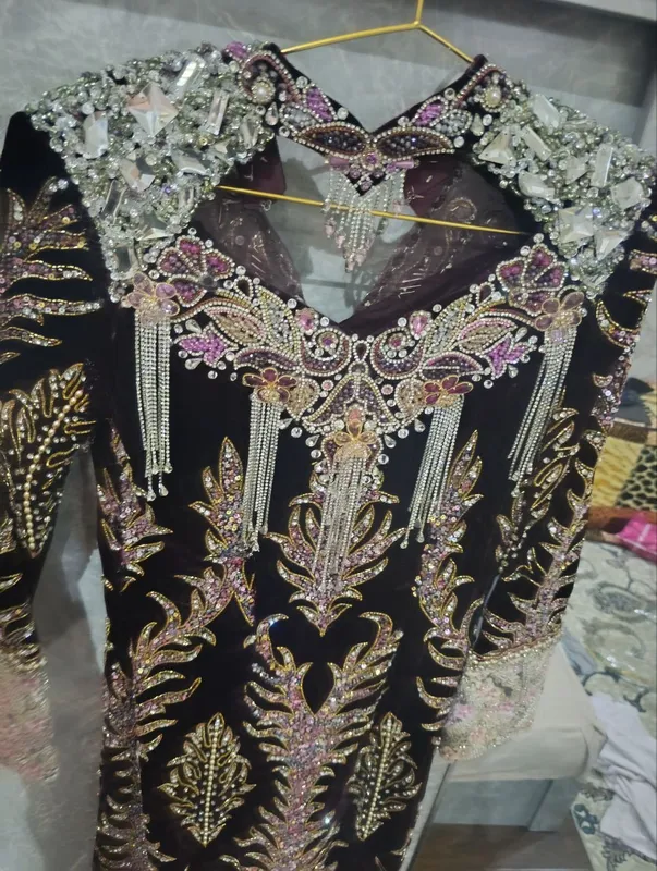 Kelinlar uchun kuylak. Ansambli