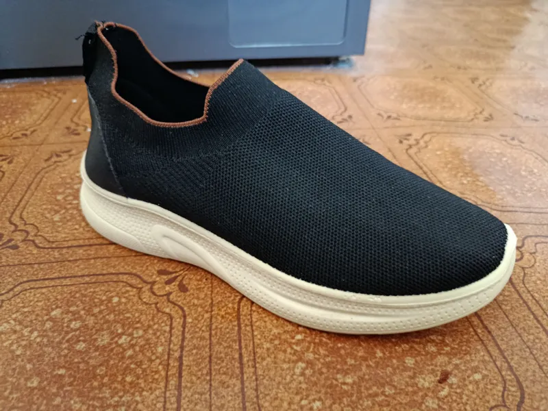 Erkaklar uchun Skechers krossovkalari Erkaklar uchun Skechers krossovkalari