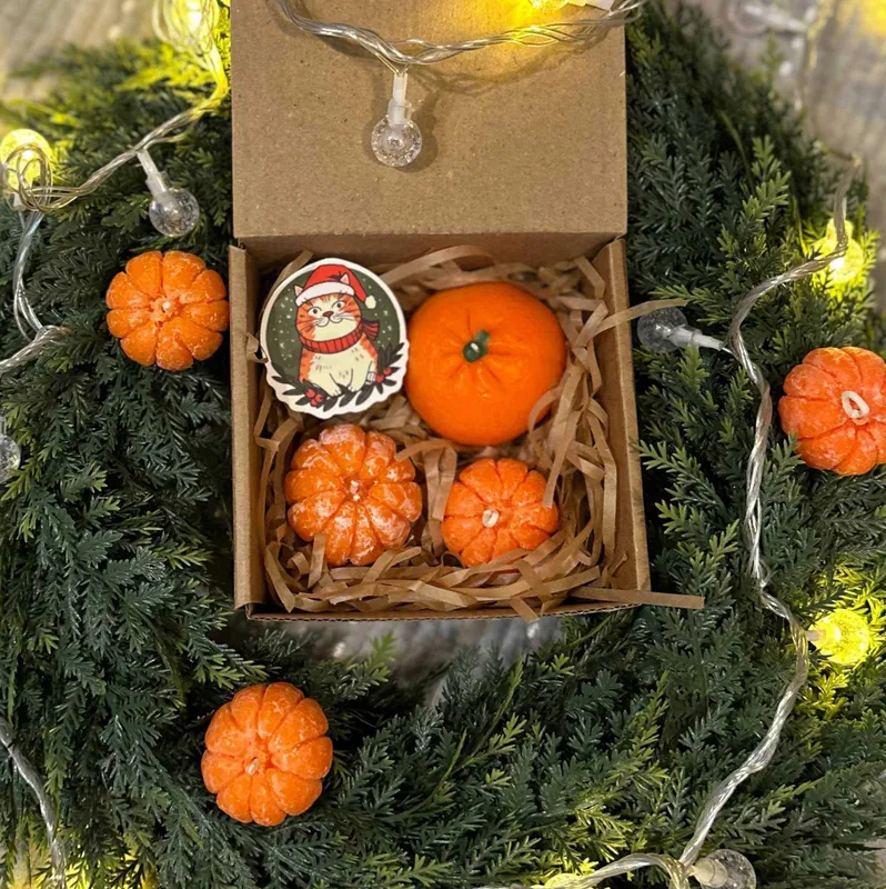 Новогодние игрушки, свечи — фото 1