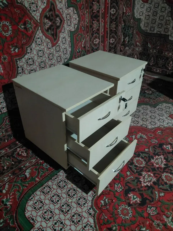 продаются тумбочки 3