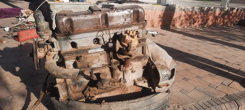 Gaz 21 motor sotiladi.