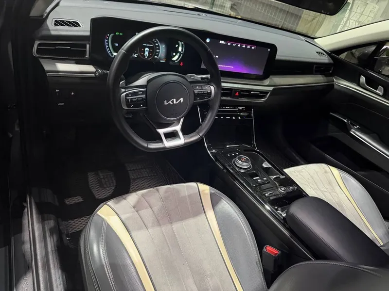 Kia K5 2024 Premium Presti 4 pozitsa mokri asfalt 4