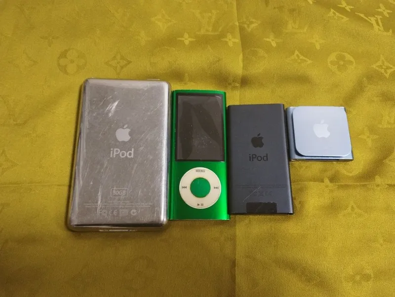 Assalom alekum Ipodlar Sotiladi Xar Xil Zapchast xisobida Zaryadkasi