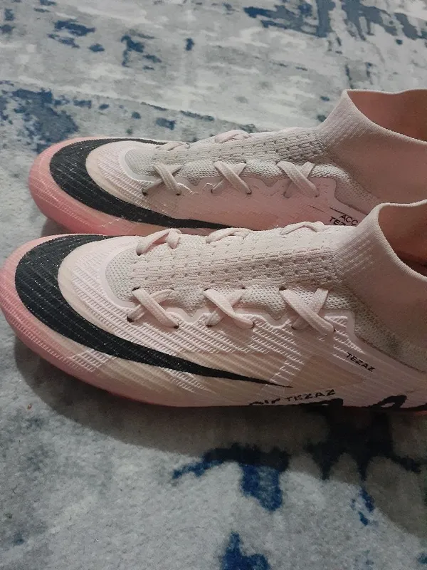 Nike butsi tezaz yaxshi Navoiy shahri kelishamiz tel qiling gaplasha