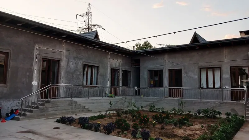 Nazarbekda hovli sotiladi 3sotix 1