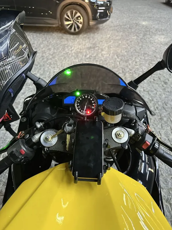 YAMAHA R1 2007yil karbon detala bor — фото 6