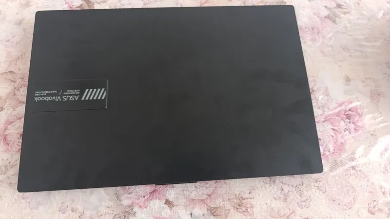 ASUS vivobook Noutbook — фото 1
