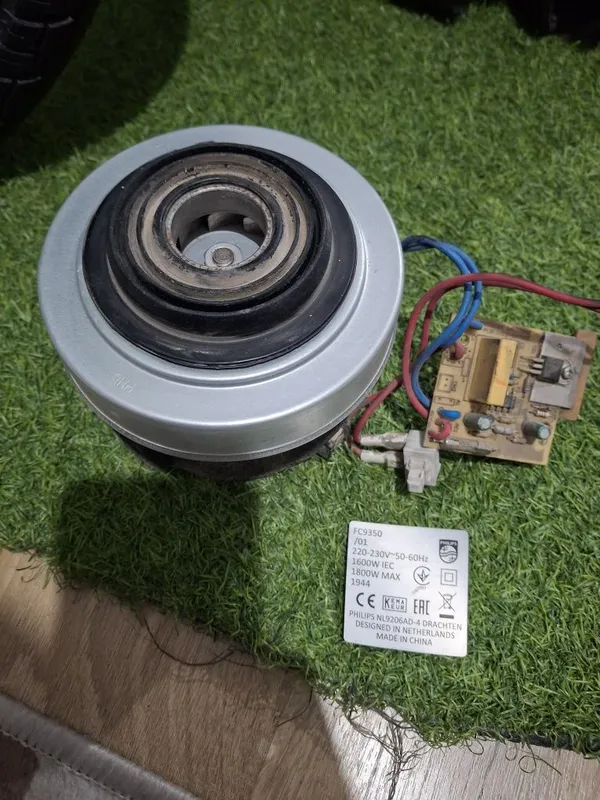 PHILIPS pilisosni matori 2